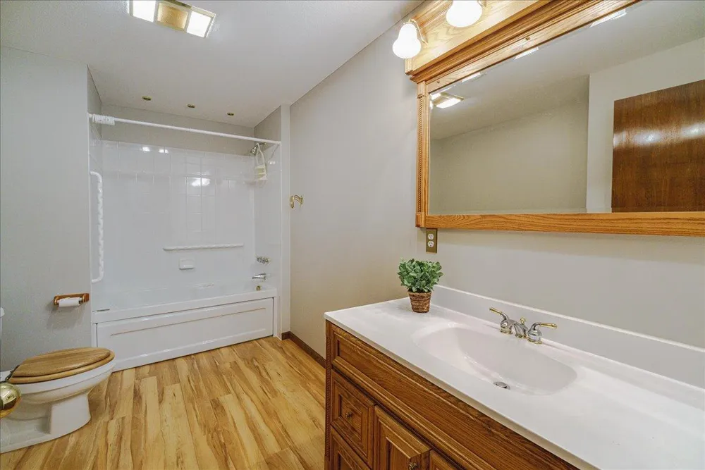 1060 Dennis Street S Maplewood, MN 55119