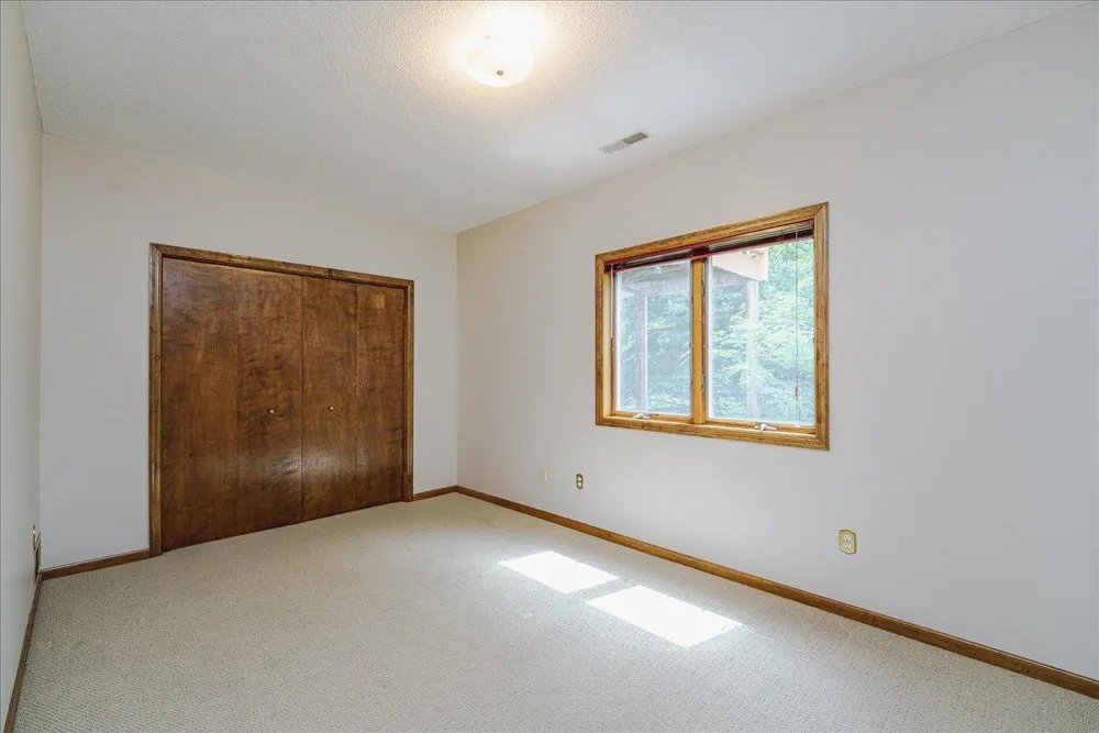 1060 Dennis Street S Maplewood, MN 55119