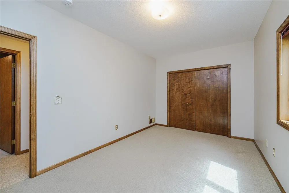 1060 Dennis Street S Maplewood, MN 55119