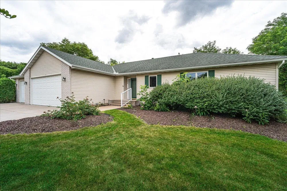 1060 Dennis Street S Maplewood, MN 55119