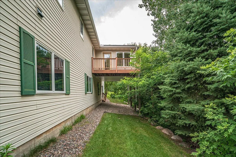 1060 Dennis Street S Maplewood, MN 55119