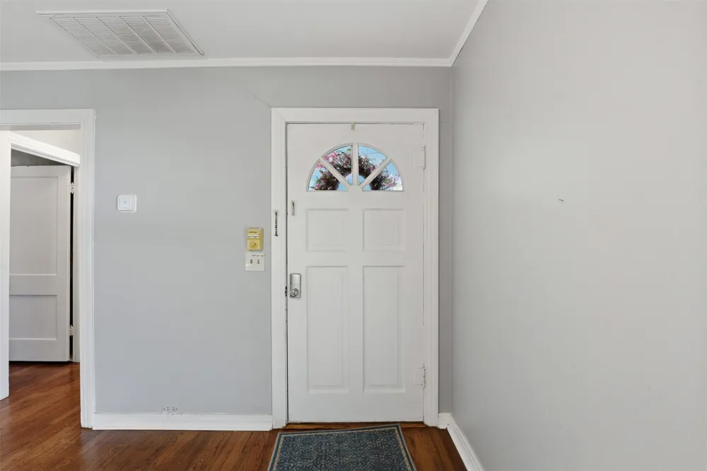 902 W Bridge Street Granbury, TX 76048