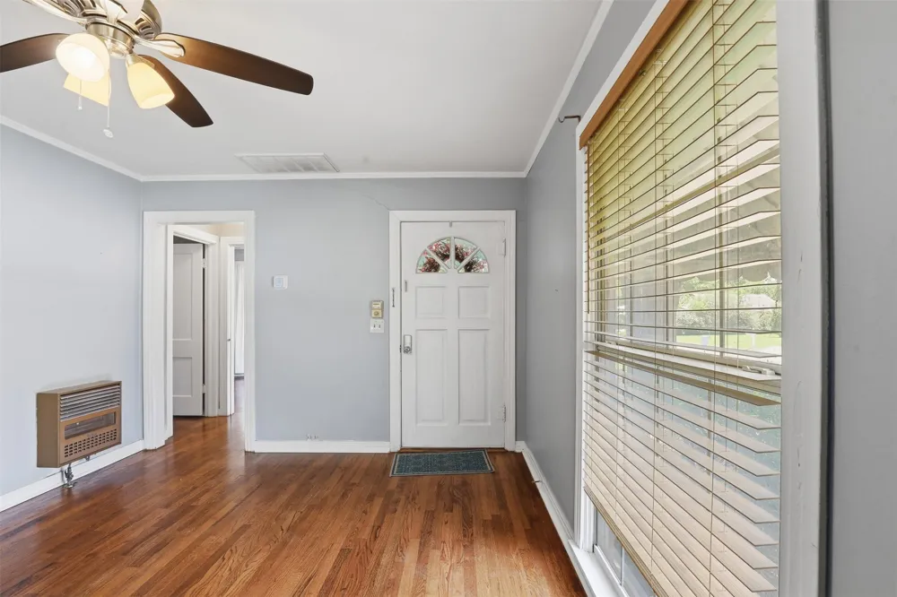 902 W Bridge Street Granbury, TX 76048