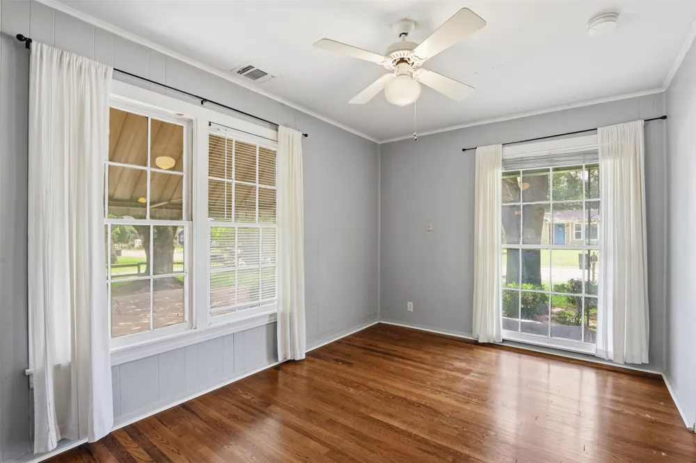 902 W Bridge Street Granbury, TX 76048