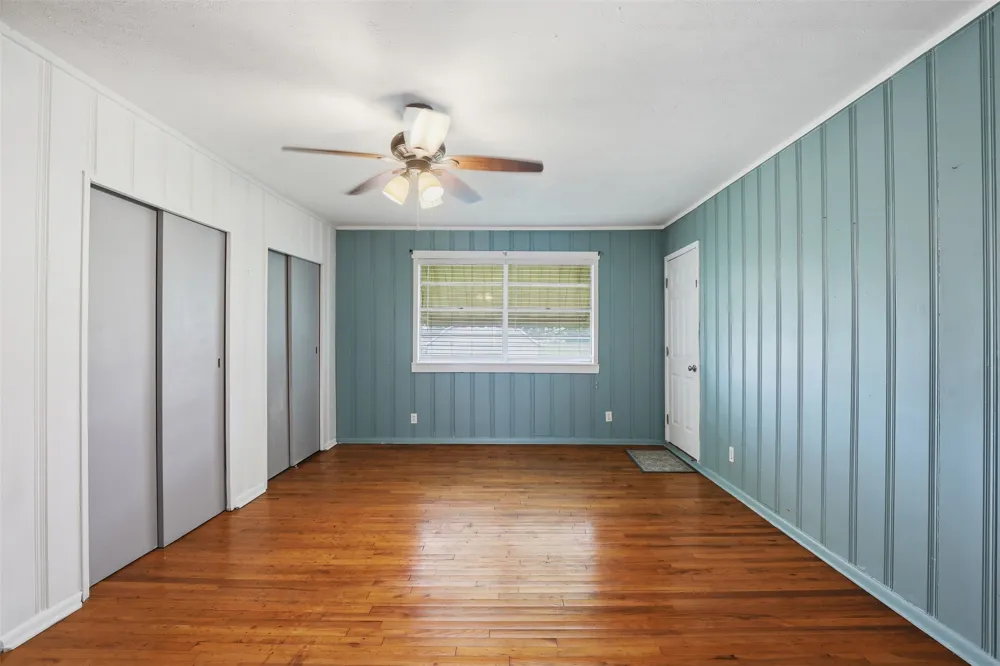 902 W Bridge Street Granbury, TX 76048