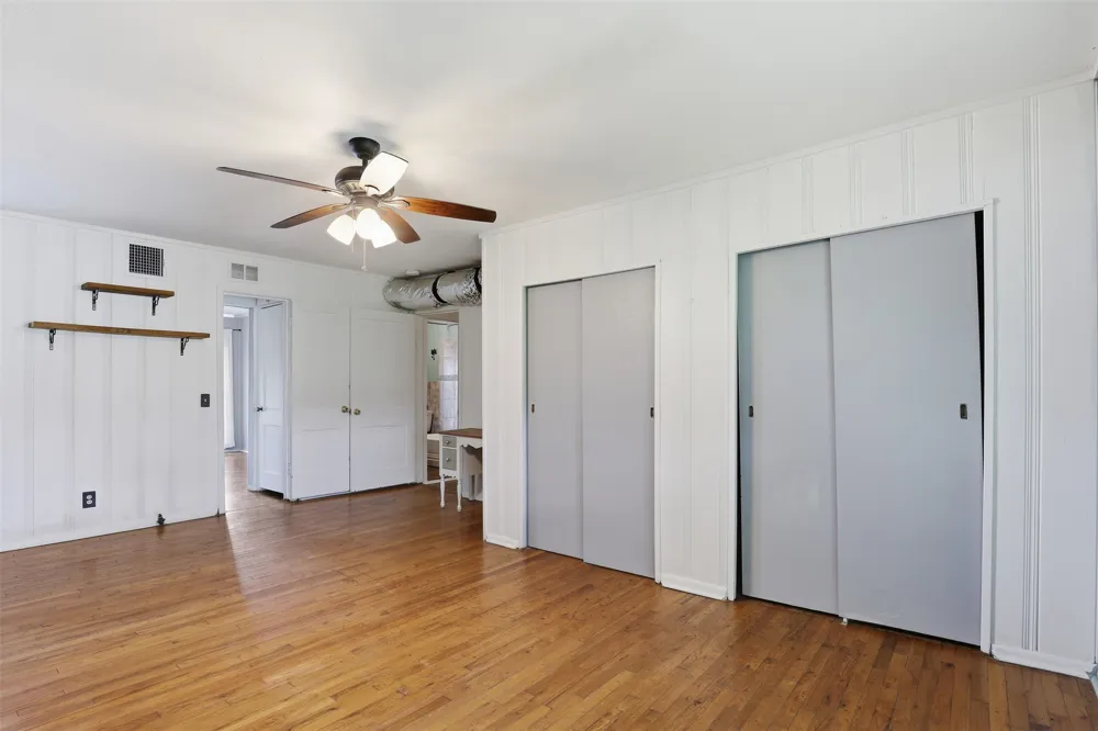 902 W Bridge Street Granbury, TX 76048