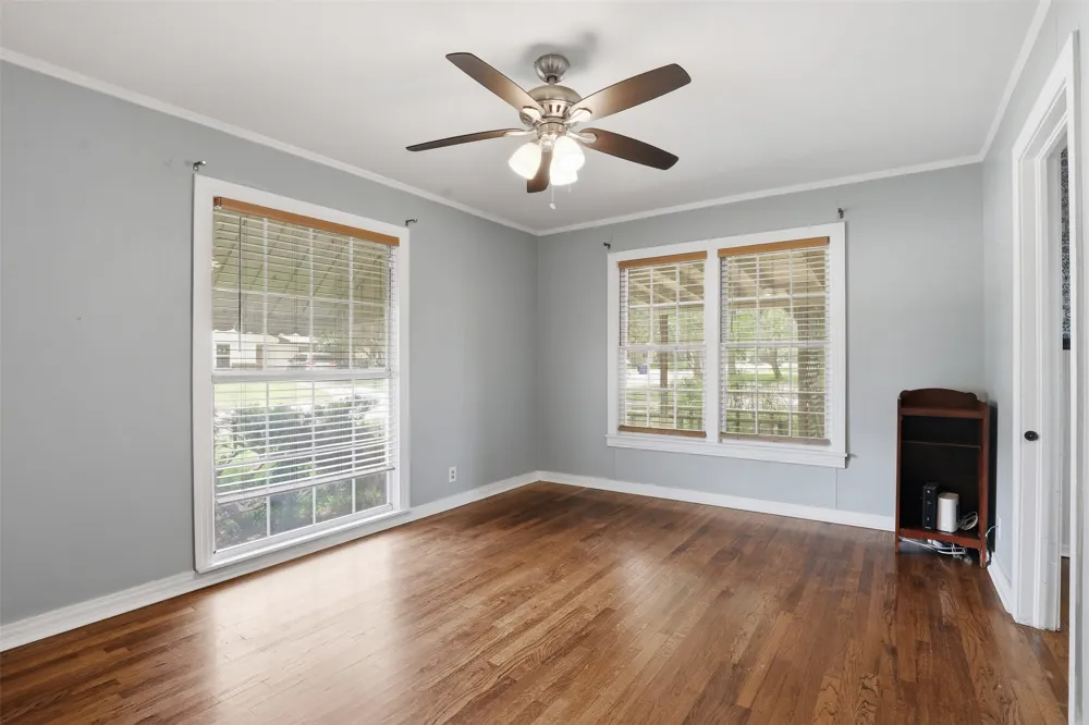 902 W Bridge Street Granbury, TX 76048