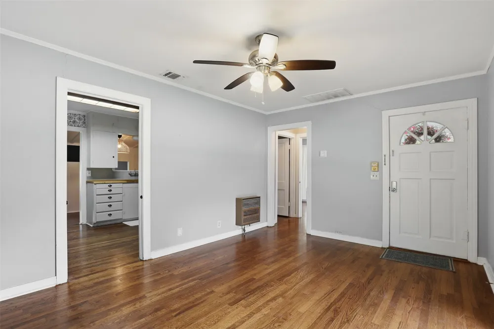 902 W Bridge Street Granbury, TX 76048