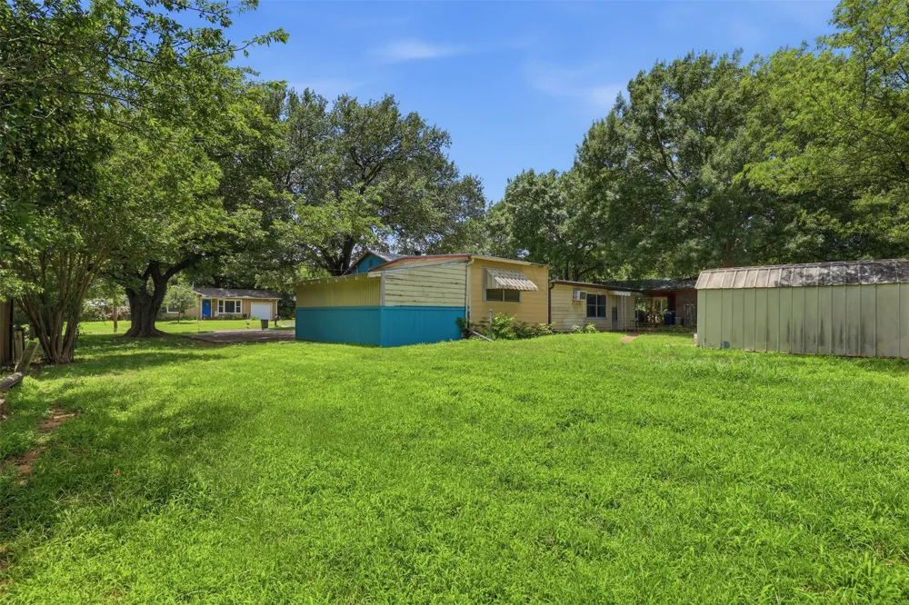902 W Bridge Street Granbury, TX 76048