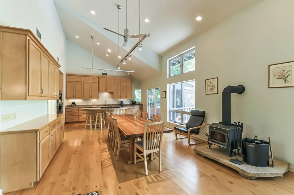88 Raccoon Ramble Cleveland, TX 77327