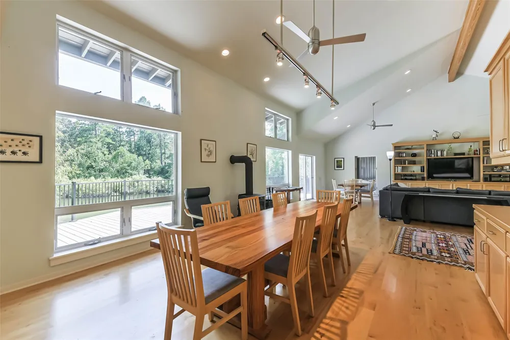 88 Raccoon Ramble Cleveland, TX 77327