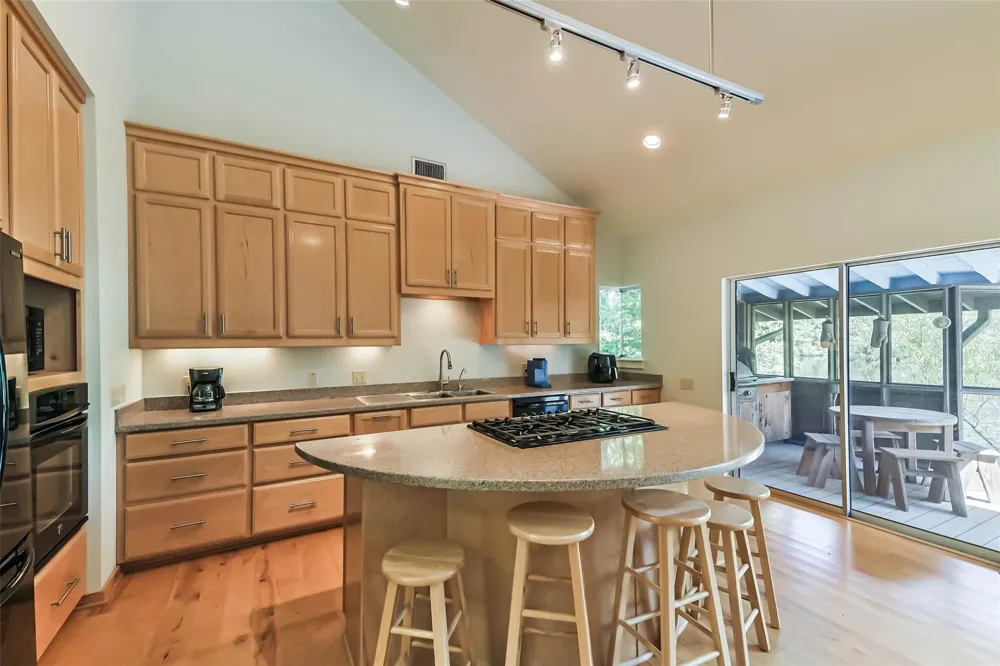 88 Raccoon Ramble Cleveland, TX 77327