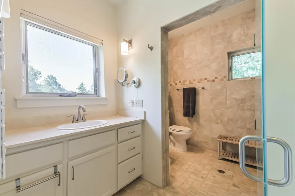 88 Raccoon Ramble Cleveland, TX 77327