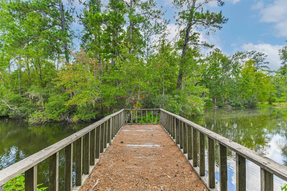 88 Raccoon Ramble Cleveland, TX 77327