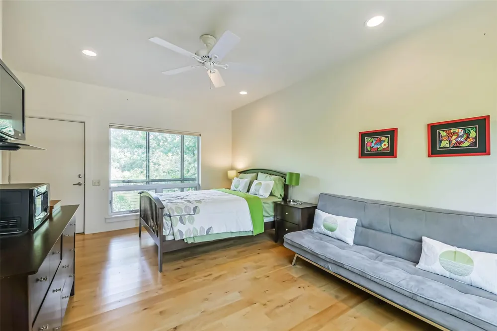 88 Raccoon Ramble Cleveland, TX 77327