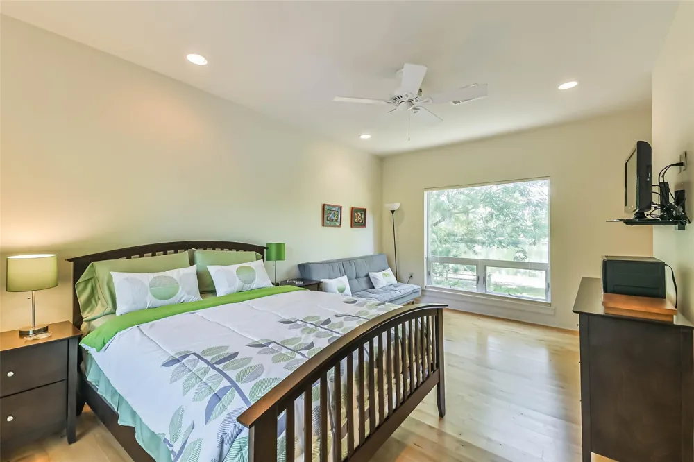 88 Raccoon Ramble Cleveland, TX 77327