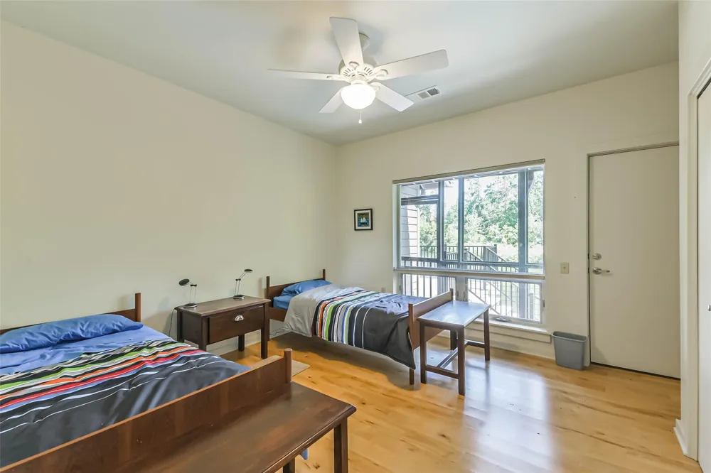 88 Raccoon Ramble Cleveland, TX 77327