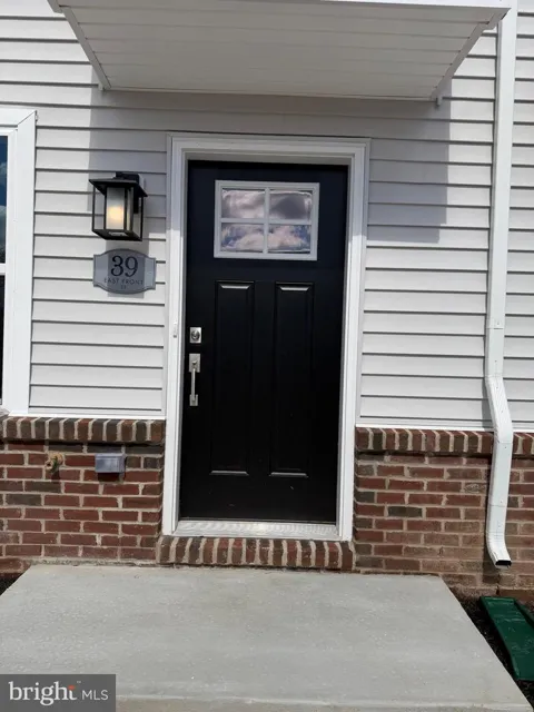 39 E FRONT STREET