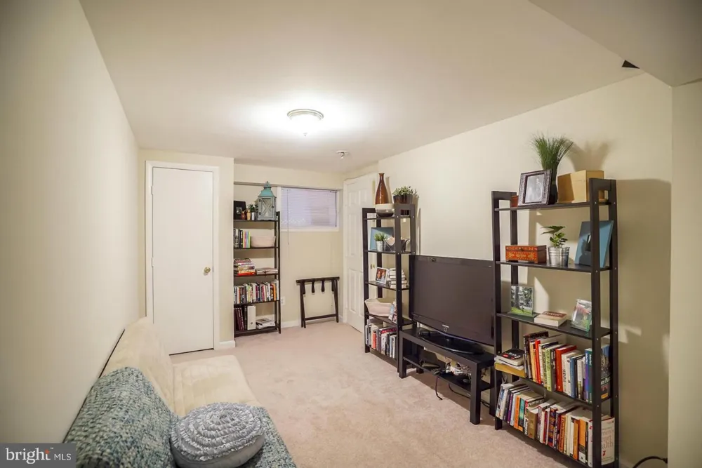 230 EVANS LANE Alexandria, VA 22305
