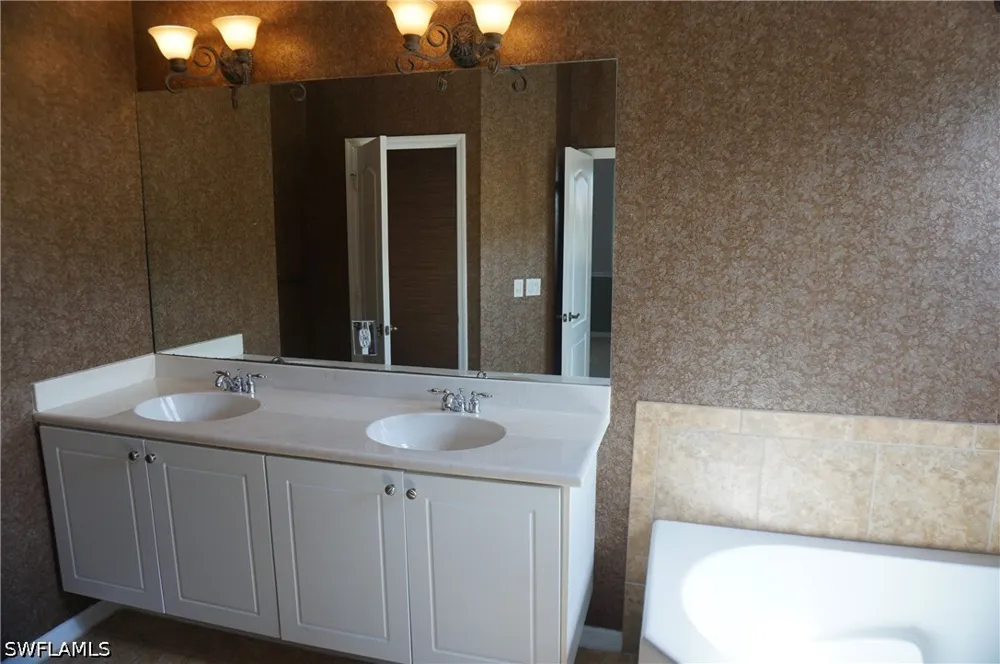 Eastgolden Elm Drive Estero, FL 33928