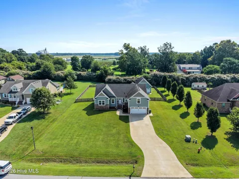 121 Algonquin Trail