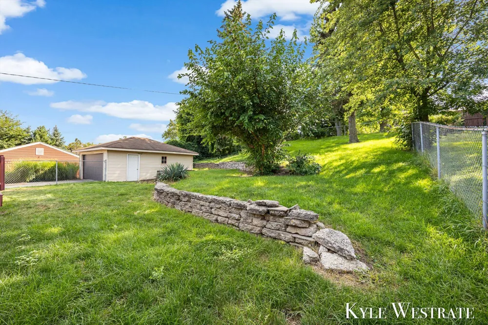 1752 Lake Michigan Drive NW Grand Rapids, MI 49504