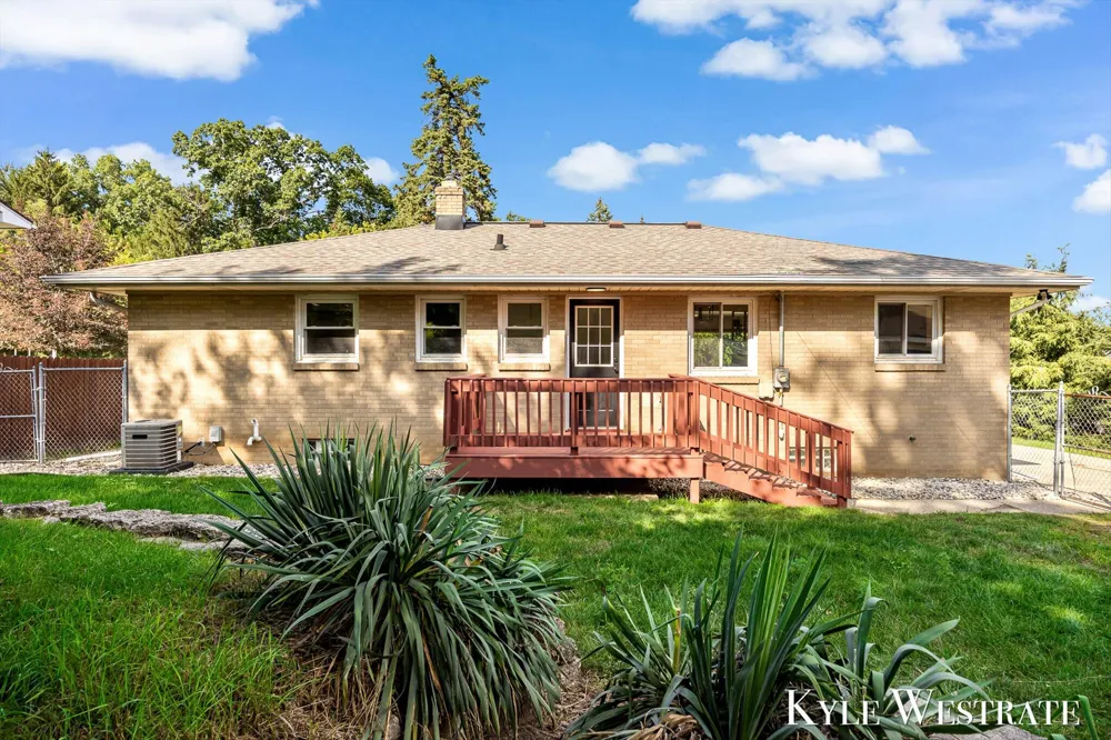 1752 Lake Michigan Drive NW Grand Rapids, MI 49504
