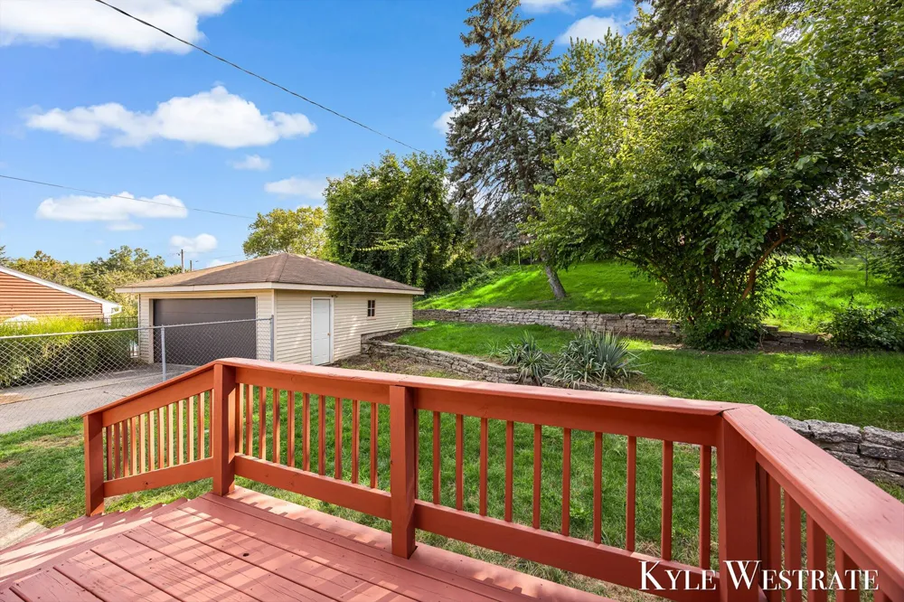 1752 Lake Michigan Drive NW Grand Rapids, MI 49504