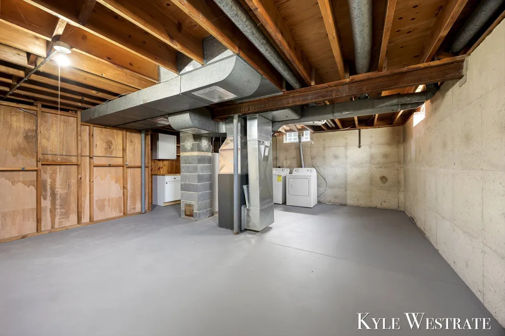 1752 Lake Michigan Drive NW Grand Rapids, MI 49504