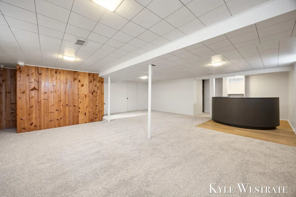 1752 Lake Michigan Drive NW Grand Rapids, MI 49504