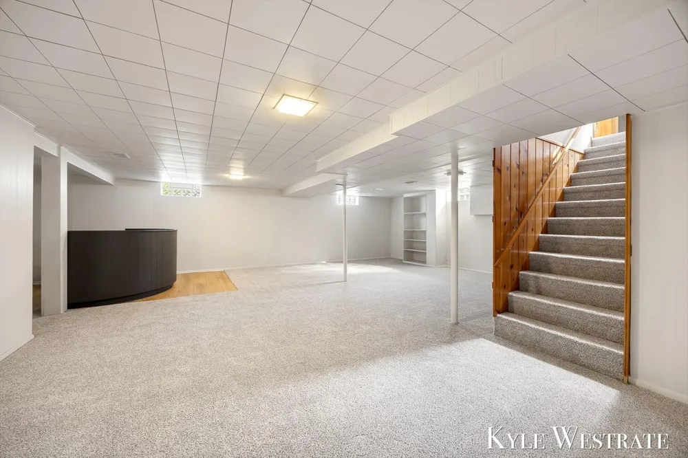1752 Lake Michigan Drive NW Grand Rapids, MI 49504