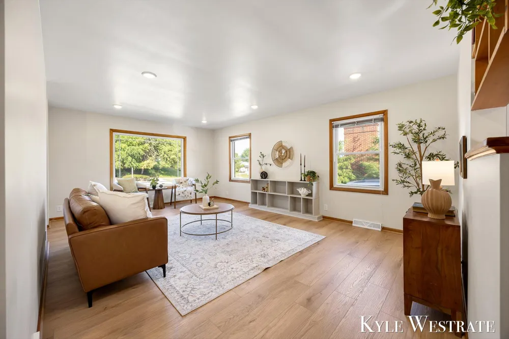 1752 Lake Michigan Drive NW Grand Rapids, MI 49504