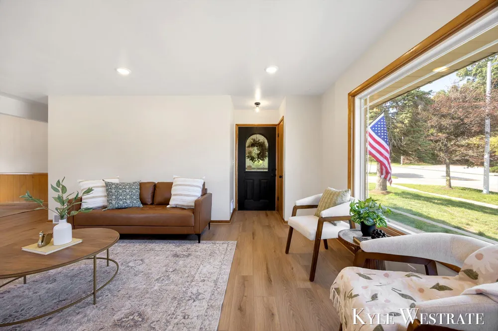 1752 Lake Michigan Drive NW Grand Rapids, MI 49504