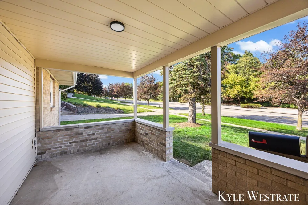 1752 Lake Michigan Drive NW Grand Rapids, MI 49504