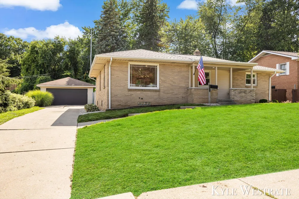 1752 Lake Michigan Drive NW Grand Rapids, MI 49504