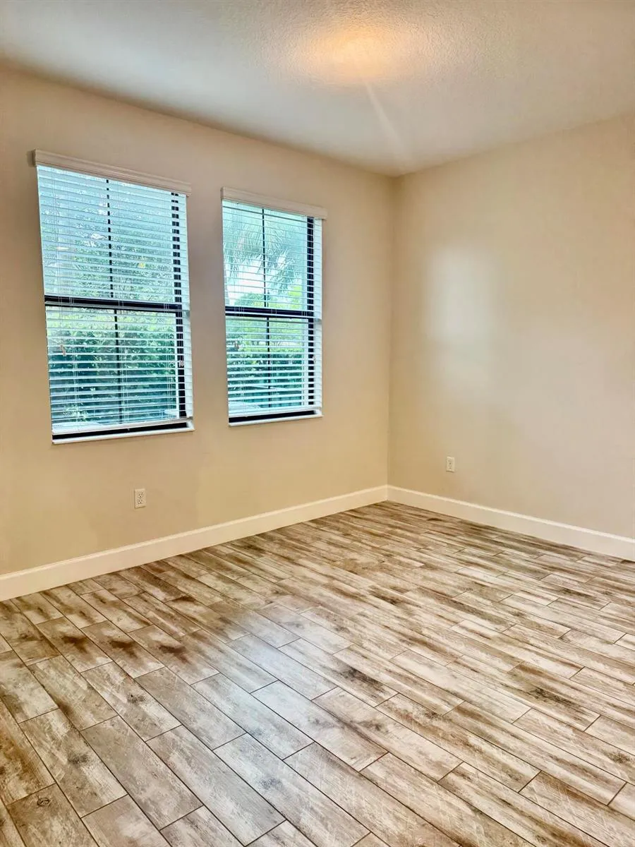 2950 NW 124th Way Sunrise, FL 33323