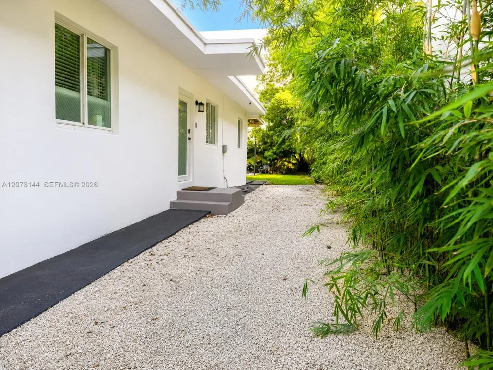 220 NW 47th St #B Miami, FL 33127