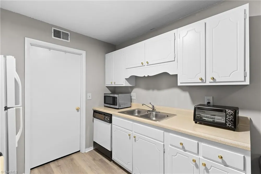 2250 Sunderland Road #23B Winston-Salem, NC 27103