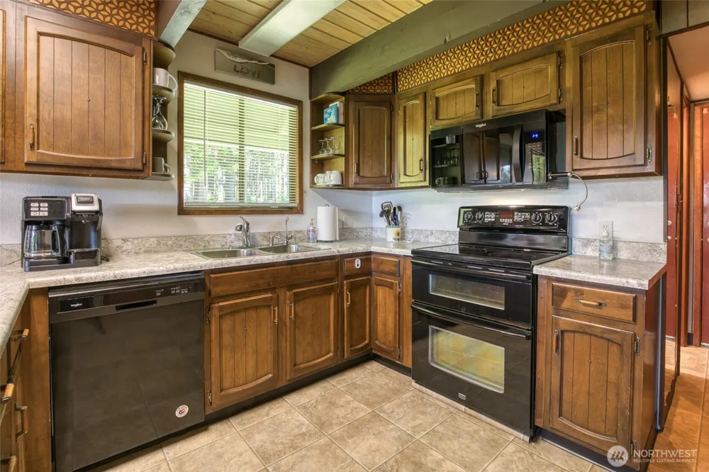 2782 State Rt 109 Ocean Shores, WA 98569