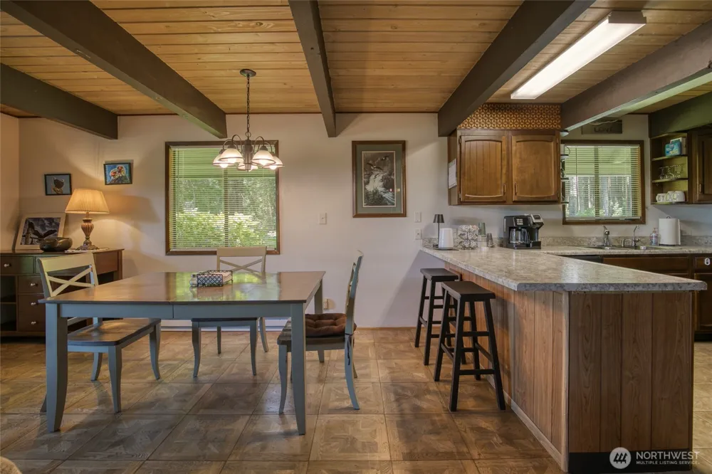 2782 State Rt 109 Ocean Shores, WA 98569