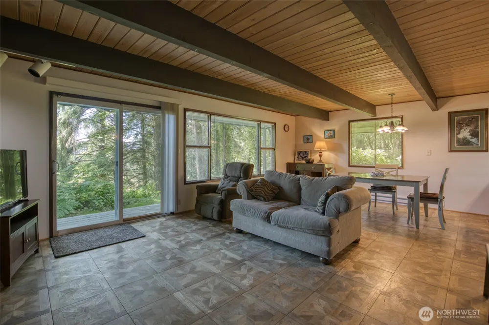 2782 State Rt 109 Ocean Shores, WA 98569