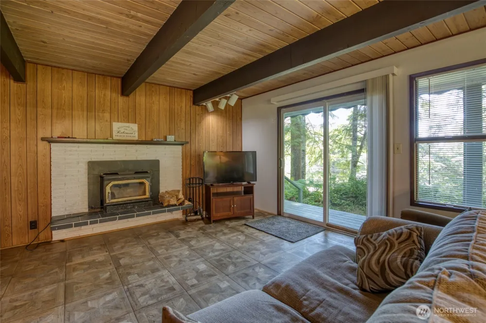 2782 State Rt 109 Ocean Shores, WA 98569