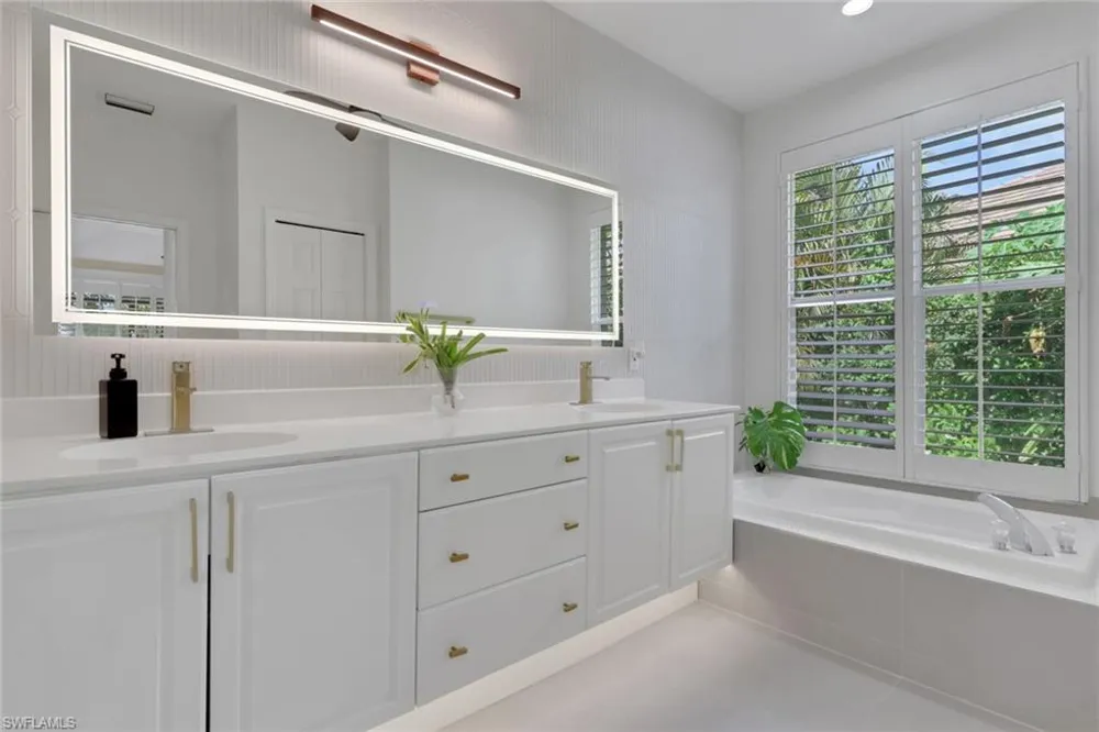 4242 Longshore Way S Naples, FL 34119