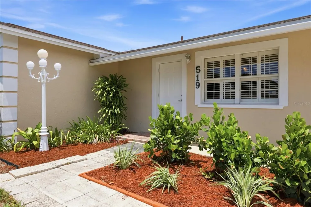 519 65TH AVENUE W Bradenton, FL 34207