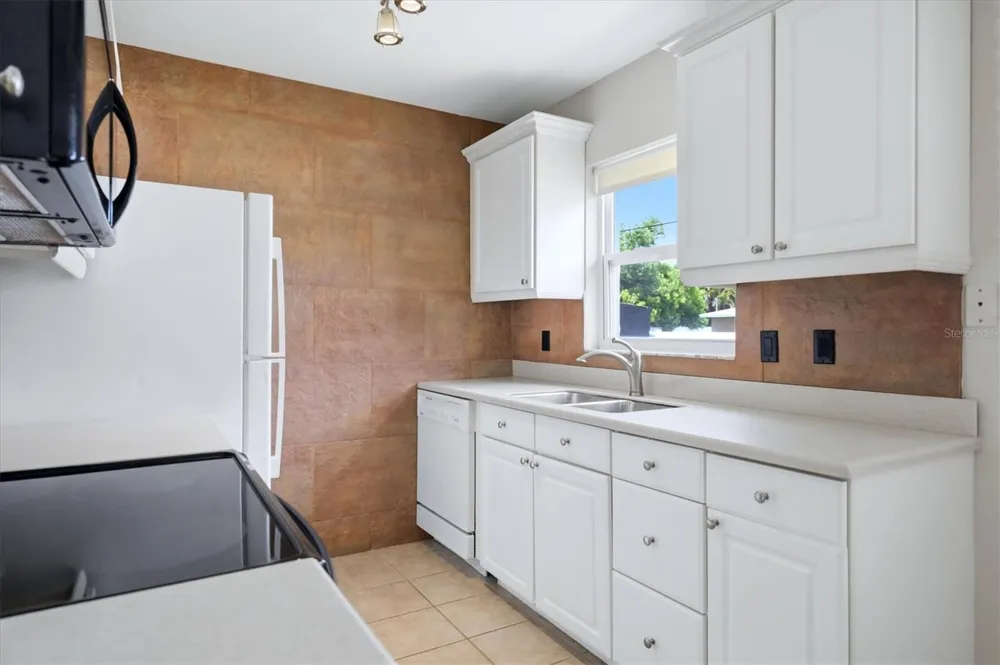 519 65TH AVENUE W Bradenton, FL 34207