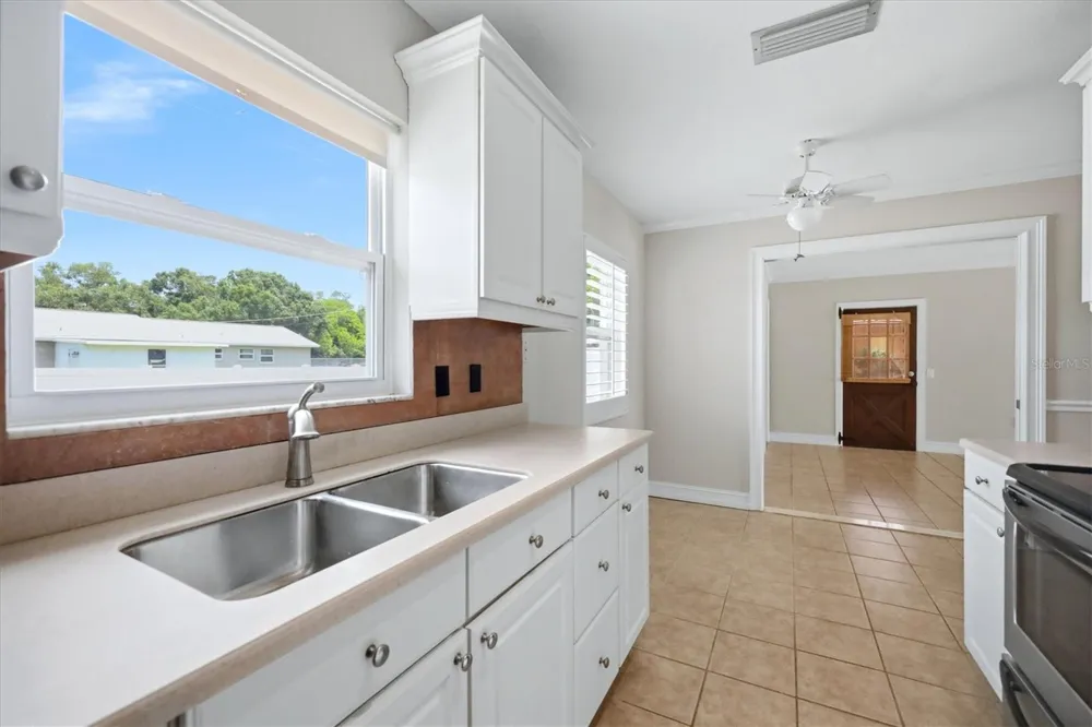519 65TH AVENUE W Bradenton, FL 34207