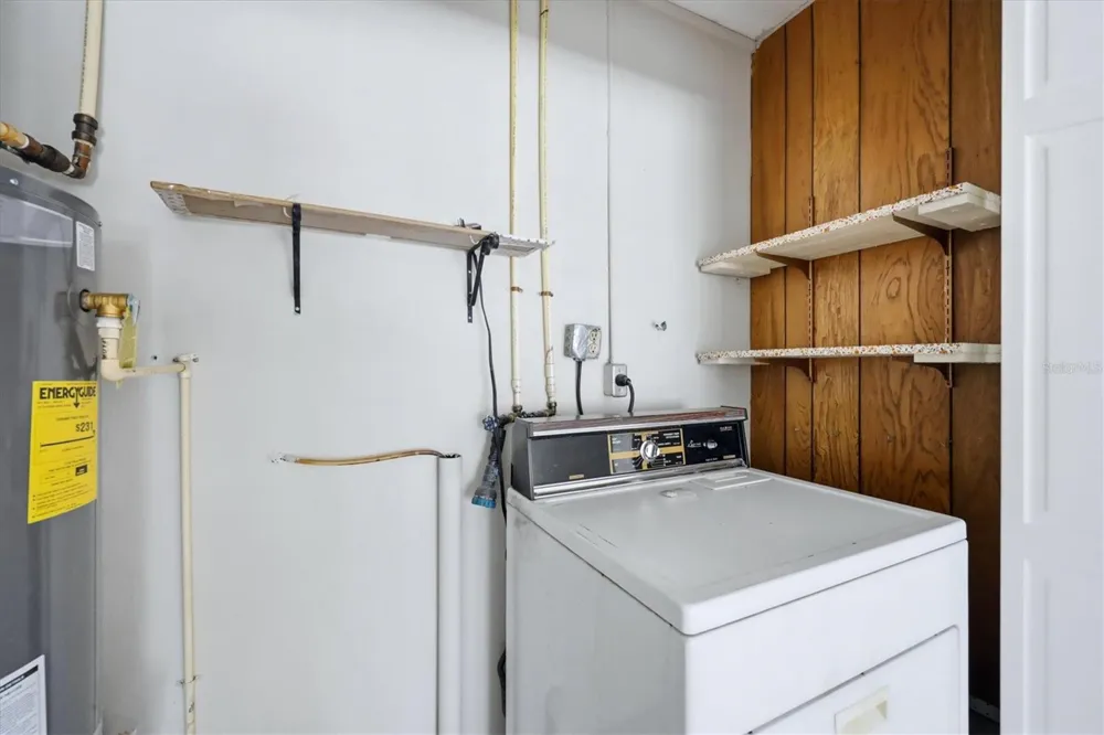 519 65TH AVENUE W Bradenton, FL 34207