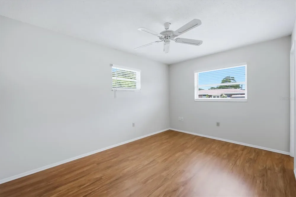 519 65TH AVENUE W Bradenton, FL 34207