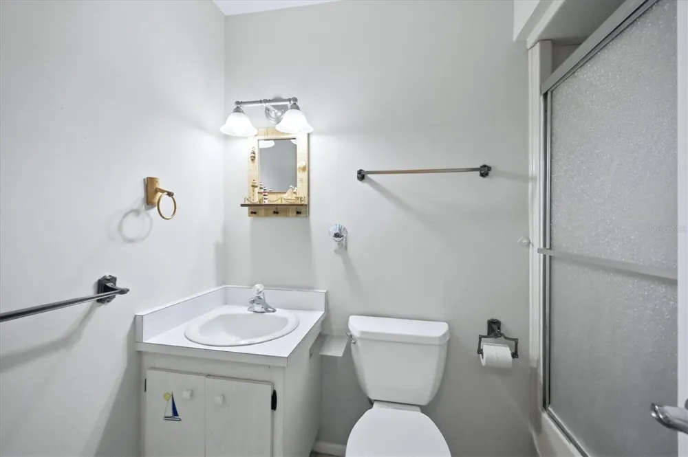 519 65TH AVENUE W Bradenton, FL 34207