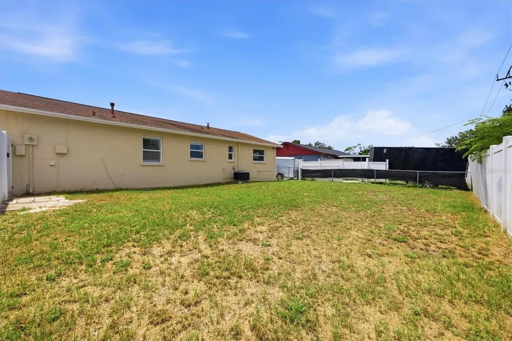 519 65TH AVENUE W Bradenton, FL 34207